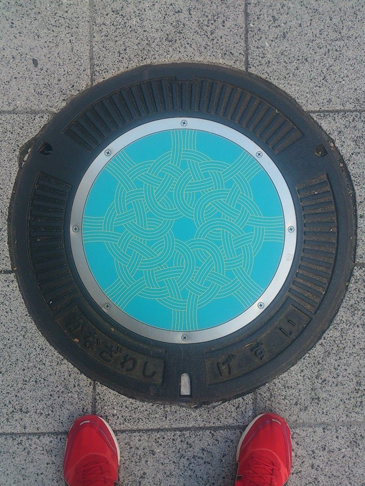 その83 金沢市 浄化された水と加賀水引と金箔(water and decorative Japa