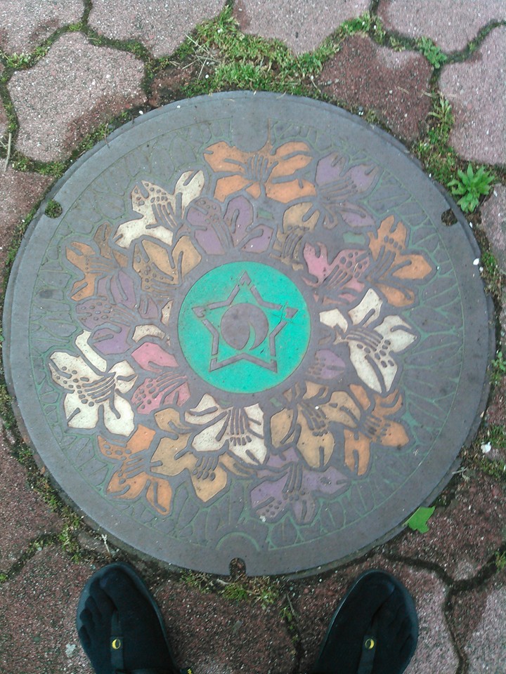 No.123 市章とツツジ(City emblem and azelias)